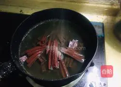 Illustration of how to make lamb blood in powder soup 1