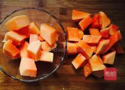 Illustration of how to make papaya and white fungus soup 4