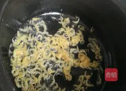 Illustration of how to make shredded radish and egg soup 5