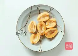 Illustration of how to make Sichuan clams and loquats stewed 2