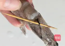 Clear soup and fresh Illustration of how to make shrimp hand-rolled noodles 5