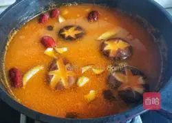 Illustration of how to make fish maw chicken in golden soup 13