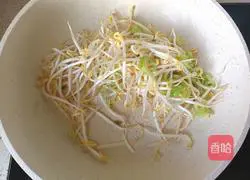 Illustration of how to make fried pancakes with soy sauce 5