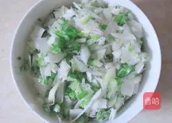 Pork and Pickled Cabbage Illustration of how to make stuffed dumplings 6