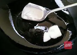 Illustration of how to make Chinese cabbage and tofu soup 4