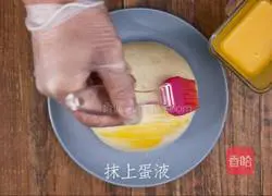 Illustration of how to make Chinese pork chop buns 5