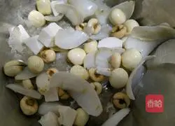 Illustration of how to make white fungus paste 1