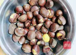 Chicken chestnut soup | Illustration of how to nourish the skin and nourish the kidneys 13