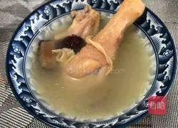 Illustration of how to cook capon stewed with fish maw and red dates 10