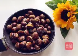 Illustration of how to stir-fry chestnuts in iron pot 5