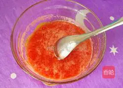 Illustration of how to make flower-shaped watermelon steamed buns 4