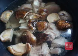 Illustration of how to make lettuce, mushrooms and hoof soup 6