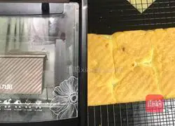 Illustration of how to make melon seed toast 11