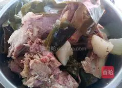 Illustration of firewood stewed bone soup 8