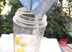 Mango Milkshake Recipe Illustration 2