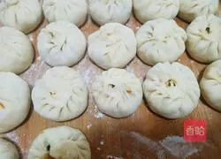 Illustration of how to make three fresh buns without failure 15