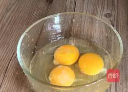 Illustration of how to make tomato, cucumber and scrambled eggs 5