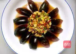 Illustration of how to make cucumber mixed with preserved eggs 5