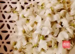 Sophora Flower Egg Pancake Recipe Illustration 4