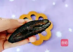 Illustration of how to make sea cucumber, wolfberry and egg custard 8