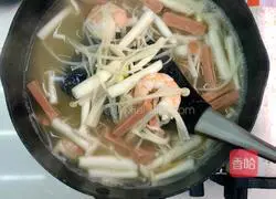 Illustration of how to make low-fat and non-fat shrimp and mushroom soup 7