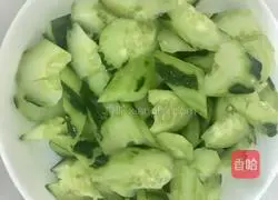 Illustration of how to make spicy and sour cucumbers 2