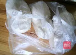 Illustration of how to make dumplings with four fresh fillings 4