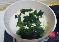 Illustration of how to make wakame tofu soup 7