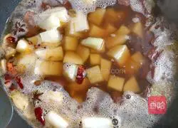 Illustration of how to make potato and beef stew 8