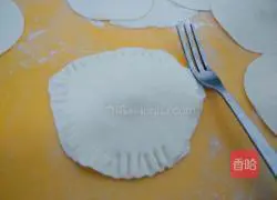 Illustration of how to make mini egg-filled pancakes 4