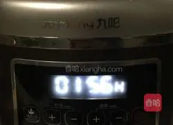 Illustration of how to make freshly squeezed strawberry juice 4