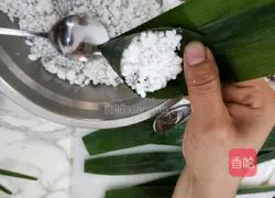 Illustration of how to make crystal rice dumplings 5