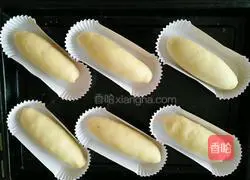 Illustration of how to make seaweed and meat floss bread 17