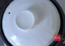 Illustration of how to make Codonopsis Ophiopogon Ophiopogon Schisandra Lean Meat Soup 3