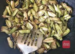 Illustration of How to Make Bean Stove Noodles 3