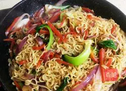 Illustration of how to make vegetarian instant noodles 11