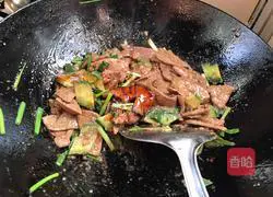 Illustration of how to stir-fry pork liver with green onions 12