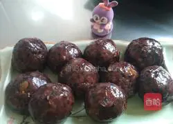 Illustration of how to make rhubarb rice and sticky bean buns 15