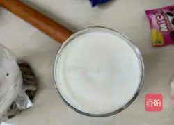 Illustration of how to make strawberry Oreo potted plants 9