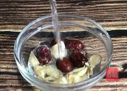 Lily and red dates Abalone soup recipe 4