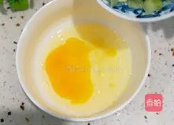 Illustration of how to make egg hand cakes 2