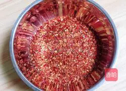 Illustration of how to make spicy and sour fresh meat wontons 10