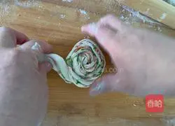 Illustration of how to make colorful flower rolls 9