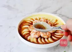 Egg Illustration of how to make steamed shrimps with tofu 13