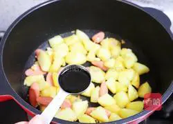 Illustration of how to make potato and ham braised noodles 8