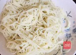 Illustration of how to make vegetarian noodles 4