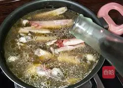 Illustration of how to make octopus fish soup with bones 8