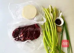 Illustration of how to make beef and celery dumplings 1