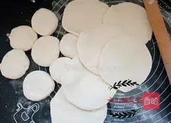 Illustration of how to make lanceol buns 12