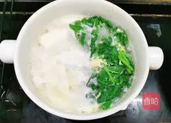 Illustration of how to make poached egg chicken and shrimp roe noodles 6